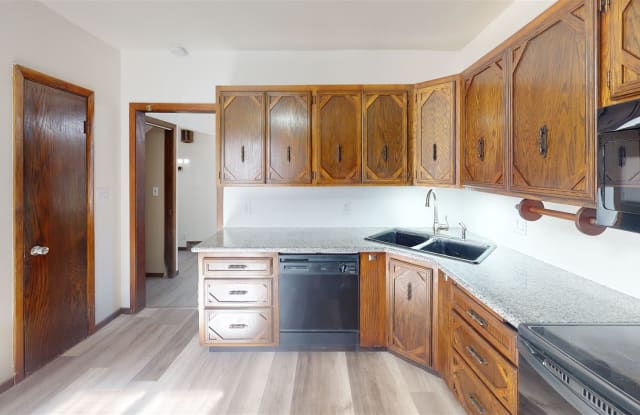 509 N 10th St - 509 North 10th Street, Bismarck, ND 58501