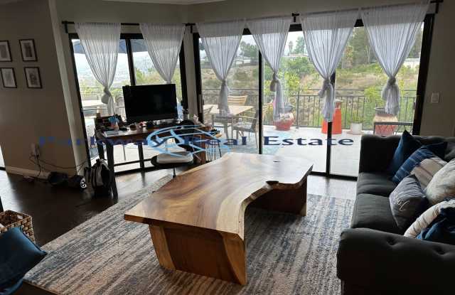 4 Bedroom Home with a View Gallery 3
