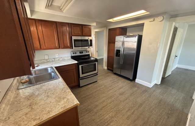 Upper 2 Bedroom Unit of Duplex photos photos