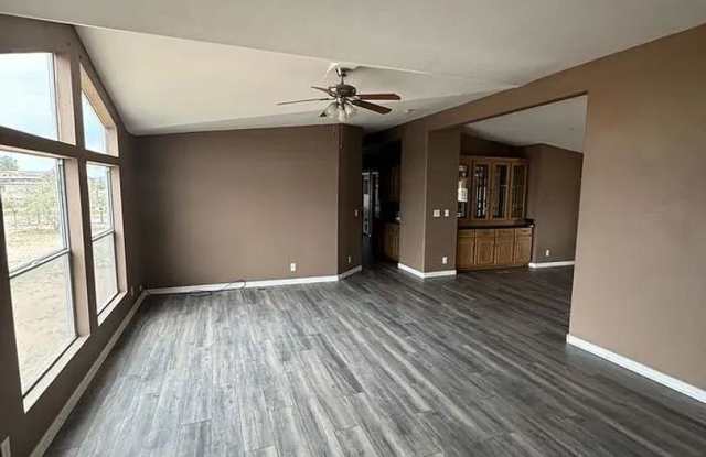 Spacious 4-Bedroom Home with Large Fenced Yard Gallery 3