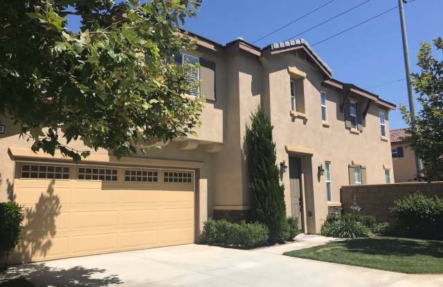 Beautiful Eastvale Newer Home photos photos
