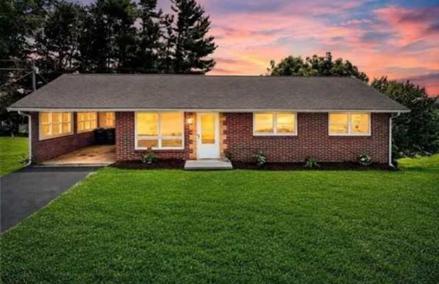 Updated 3BR/2BA Ranch with Finished Lower Level – Convenient Christiansburg Location Gallery 1