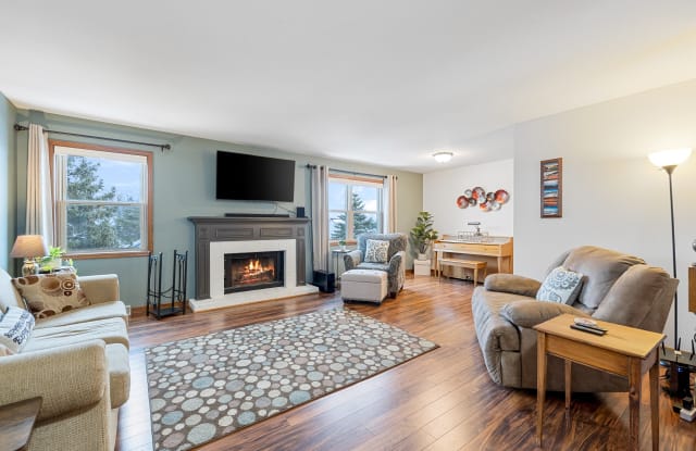 348 Willow Grove Drive - 348 Willow Grove Drive, Village of Pewaukee, WI 53072