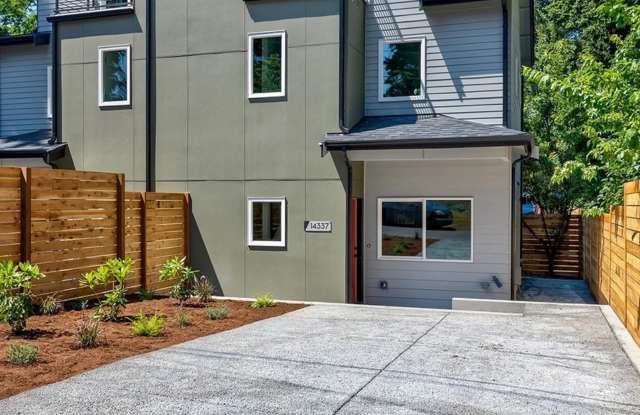 14337 Roslyn Place North - 14337 Roslyn Place North, Seattle, WA 98133