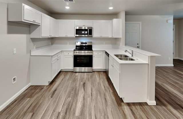 Luxury 3 Bedroom 2 Bathroom 2 Car Garage Duplex in Yukon Schools photos photos