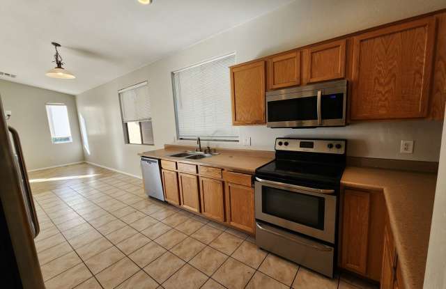 Vaulted ceilings, split bedroom floor plan, tile flooring throughout Gallery 4