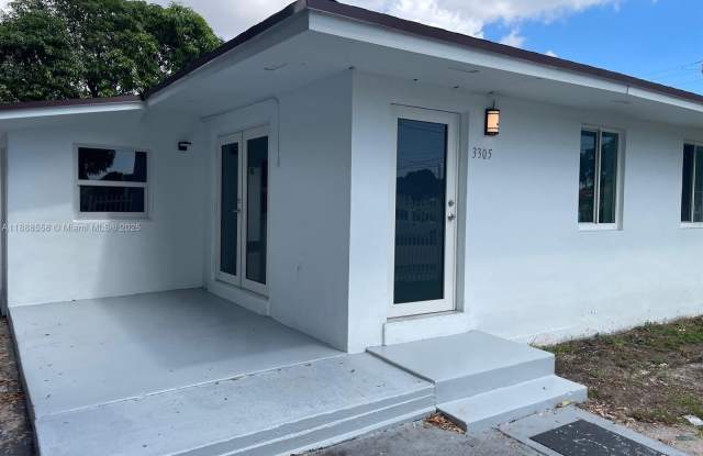 3301 NW 11th St photos photos