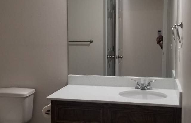 202 Lowes Boulevard - A Gallery 3