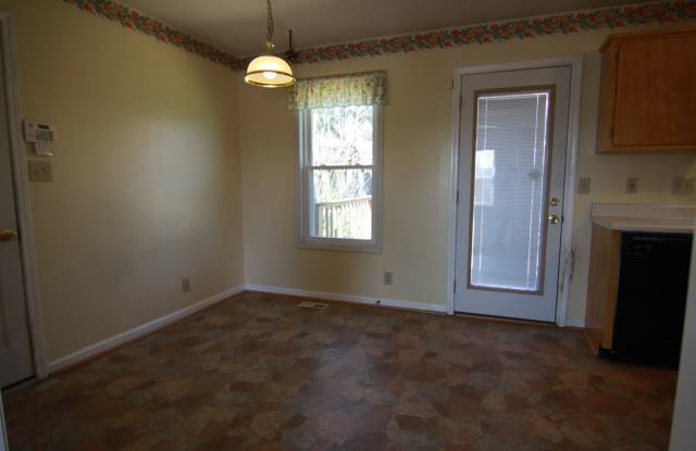 3 Bedroom Dog Friendly Home For Rent Near Post! Gallery 4