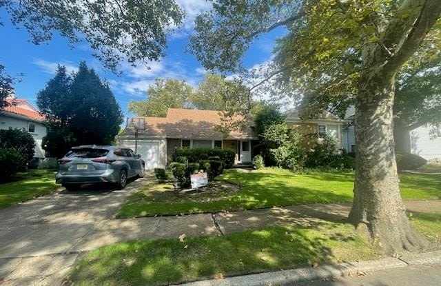 894 Lakeside Drive Gallery 2