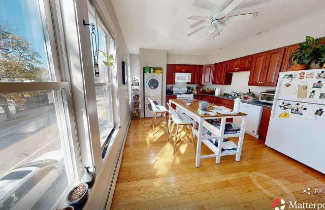 2.5 bedroom/1 bathroom Cambridge apartment with washer-dryer in unit! photos photos