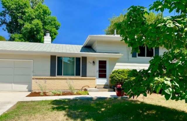 STUDENTS WELCOME - 830 Powderhorn Drive, Fort Collins, CO 80526