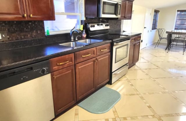 232 Cypress St - 232 Cypress Street, Tarpon Springs, FL 34689