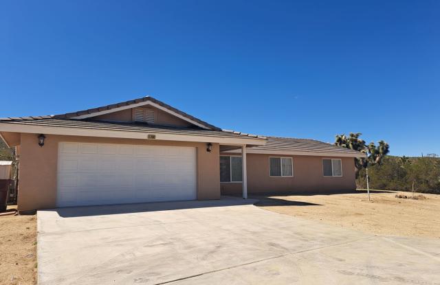 4 bedroom!! Close to town, shopping and schools with a rural feel. photos photos