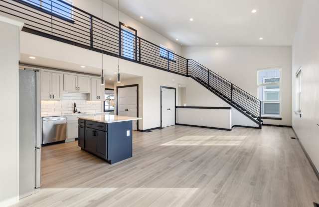 New luxury condo. Huge terrace with mountain views. Central location. Gallery 1