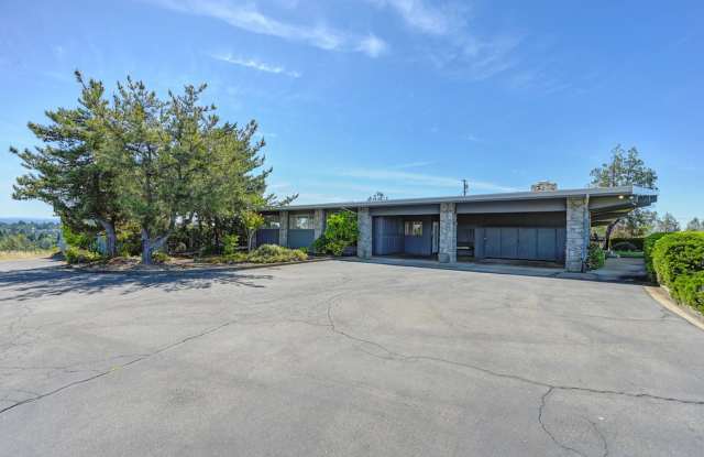 Luxury Living with Stunning 360-Degree Views & Private Pool Retreat Gallery 4