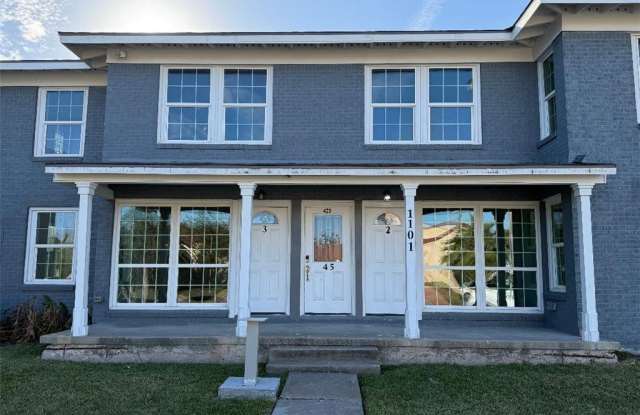 1101 2nd Street unit: 4 photos photos