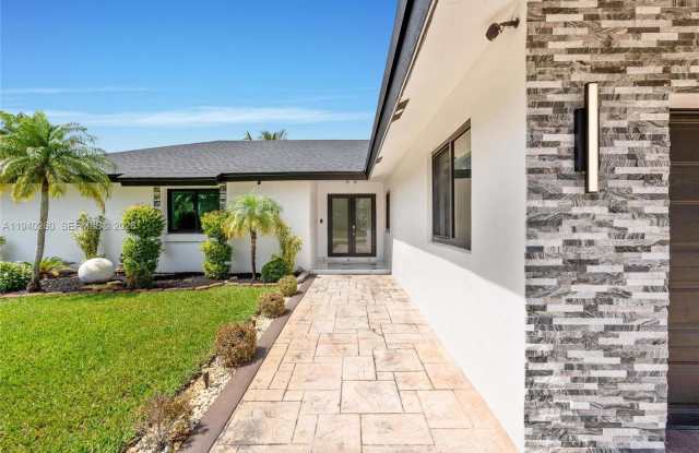 730 SW 95th Ter photos photos