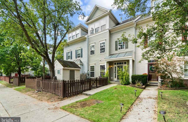 Experience the best of neighborhood living in this beautifully renovated 3bd 2.5bth home photos photos