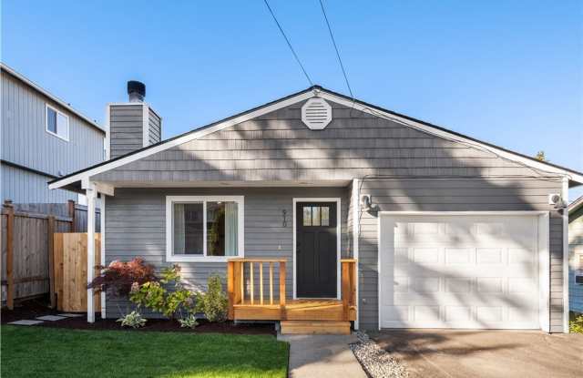 Updated 3 bed, 2 bath home in Greenwood - 910 North 101st Street, Seattle, WA 98133