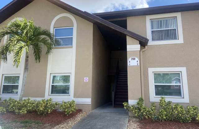 290 Spring Drive unit: 4 photos photos