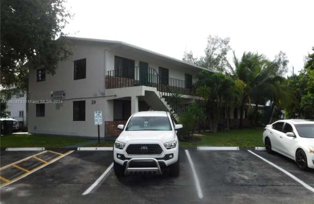 1028 NE 39th Dr - 1028 Northeast 39th Drive, Oakland Park, FL 33334