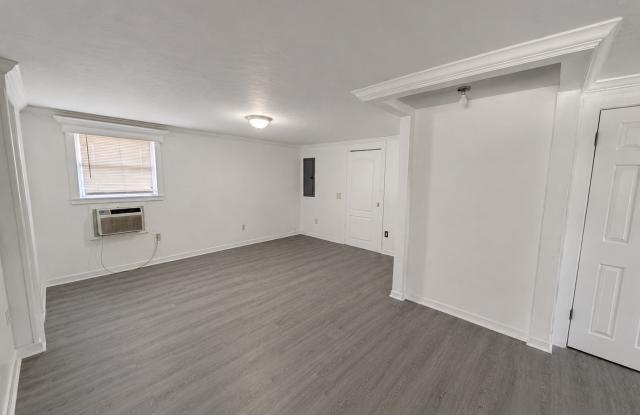 Recently renovated  2 bed, 1.5 bath home with a fully fenced yard Gallery 3