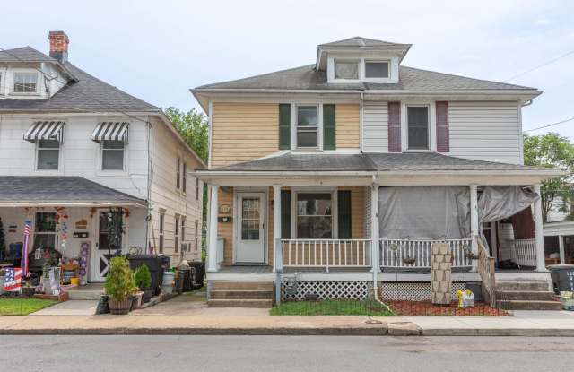 3 Bed, 2 Bath, Duplex in Martinsburg, WV Gallery 1