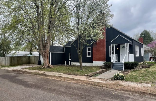 1626 E Belmont St - 1626 East Belmont Street, Springfield, MO 65802