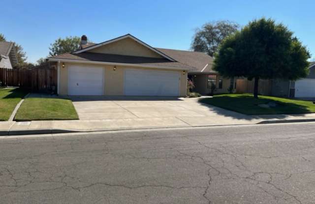 Nice 5 bedroom home with a large garage. photos photos Nice 5 bedroom home with a large garage. photos photos