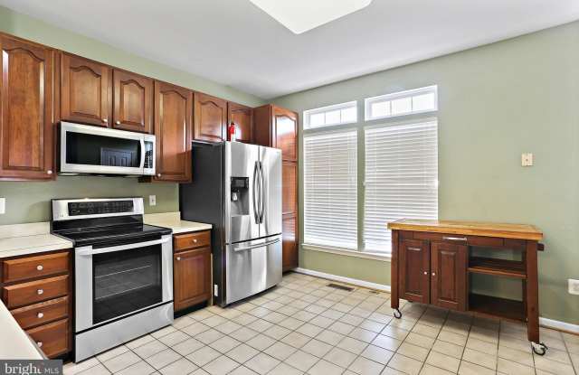 570 EISENHOWER Drive Gallery 3