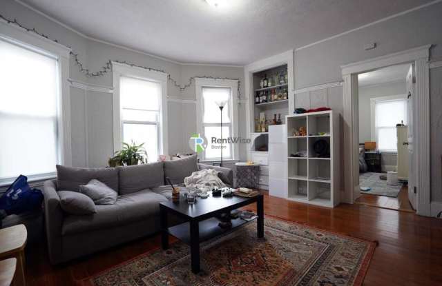 25 Linden St. Gallery 1