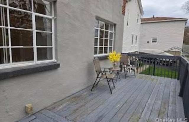 85 Front Street unit: 2 photos photos