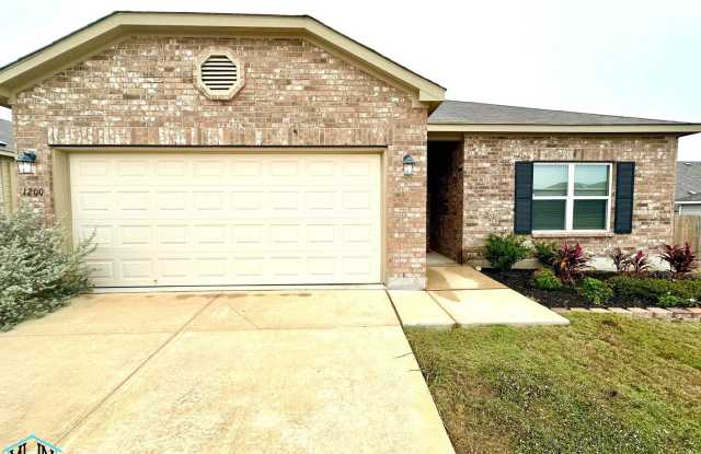 Welcome to this gorgeous 3-bedroom, 2-bath home in the heart of New Braunfels! - 1200 Legend Pass, New Braunfels, TX 78130