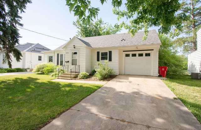 Charming 1‑Bed Home With Patio + Garage Minutes From Downtown photos photos Charming 1‑Bed Home With Patio + Garage Minutes From Downtown photos photos