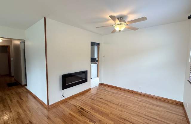 Spacious 4 bed / 2 bath home Gallery 4