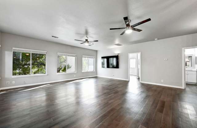 Renovated 6bed/3bath Close to Campus! Gallery 4