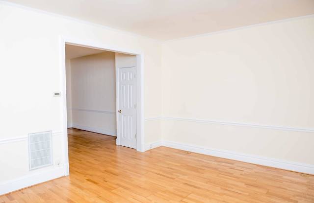 205 Ascot Place Northeast, 1 Gallery 4