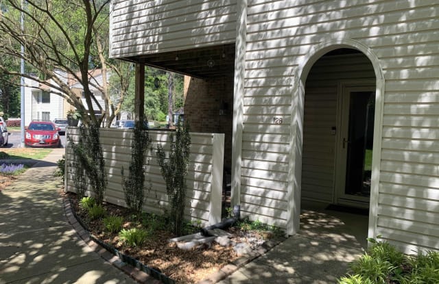 128 Manhattan Ct - 128 Manhattan Court, Cary, NC 27511