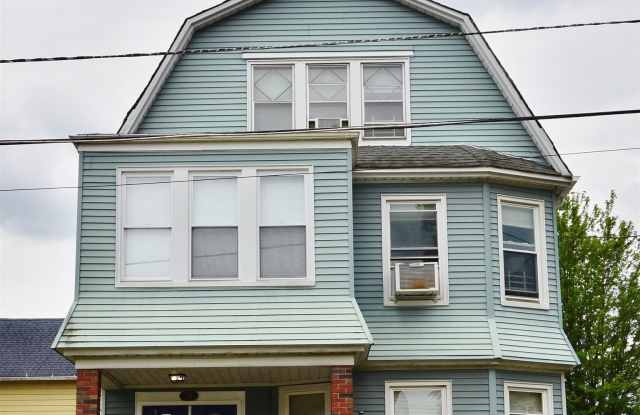 70 BENNETT AVE photos photos