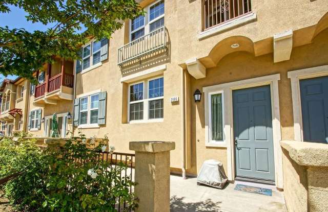 BRIGHT  AIRY, 1630 SQ FT TOWNHOME IN GATED COMMUNITY W/ HUGE 3-CAR GARAGE, LARGE FRONT PATIO, BALCONY  OPEN LIVING SPACE CLOSE TO SHOPPING  FREEWAY ACCESS! Gallery 2
