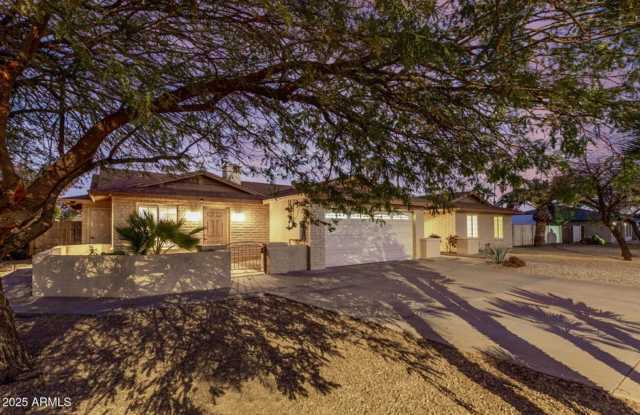 Spacious 5-Bedroom Home in the Heart of Scottsdale photos photos