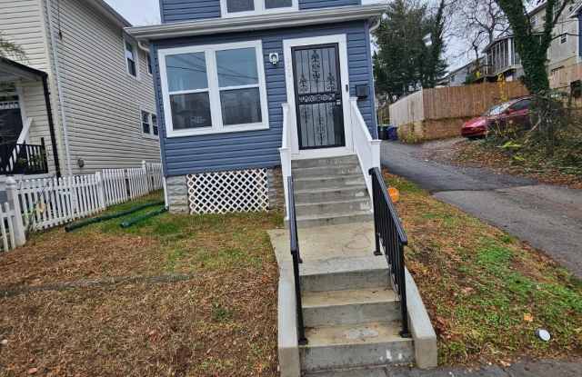 909 45TH Place NE photos photos