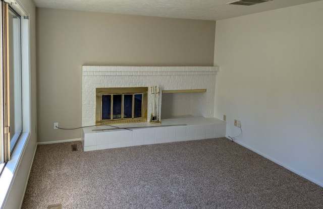 UPDATED Townhome Style Condo in SE Salem ~ Fairway 3647 Gallery 3