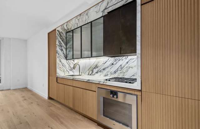 135 East 47th Street Gallery 1