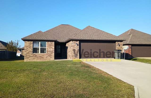 Spacious 3-Bed, 2-Bath Home in a Quiet Neighborhood - 905 Lexi Lane, Paragould, AR 72450