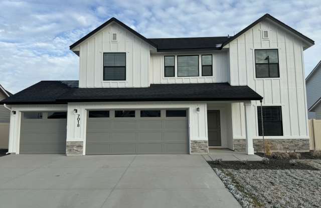 Beautiful & Spacious 4 Bed 2.5 Bath Home Gallery 1