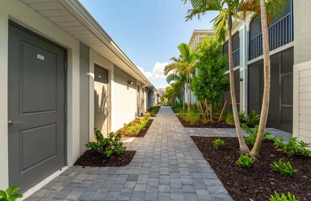 Stunning Luxury Brand New Condo, Beautifully Furnished to a high Standard in Golf Resort Gallery 4
