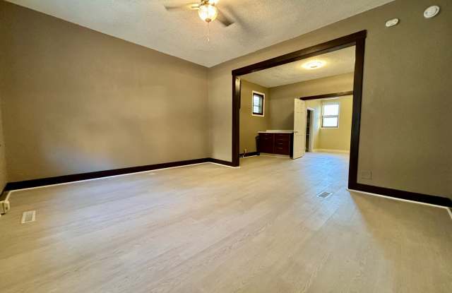 326 East Washington St - 5 photos photos