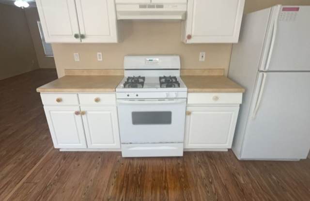 3 Bedroom, 3 Bathroom Home! Schedule a Showing! Gallery 4